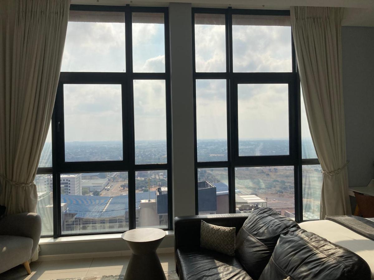 Urban Awe Apartment-Itowers 23Rd Floor Gaborone Ngoại thất bức ảnh